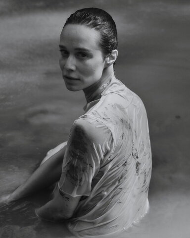 Mariana Ximenes nude photo 1