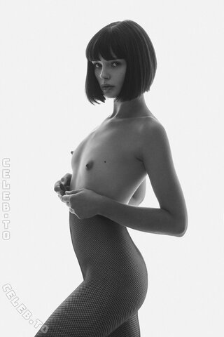 Marie Grippon nude photo 31