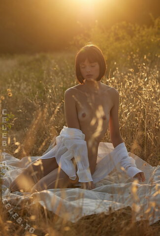 Marie Grippon nude photo 17