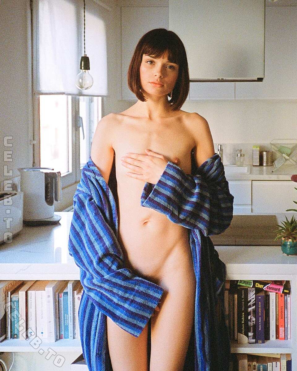 Marie Grippon nude photo 2