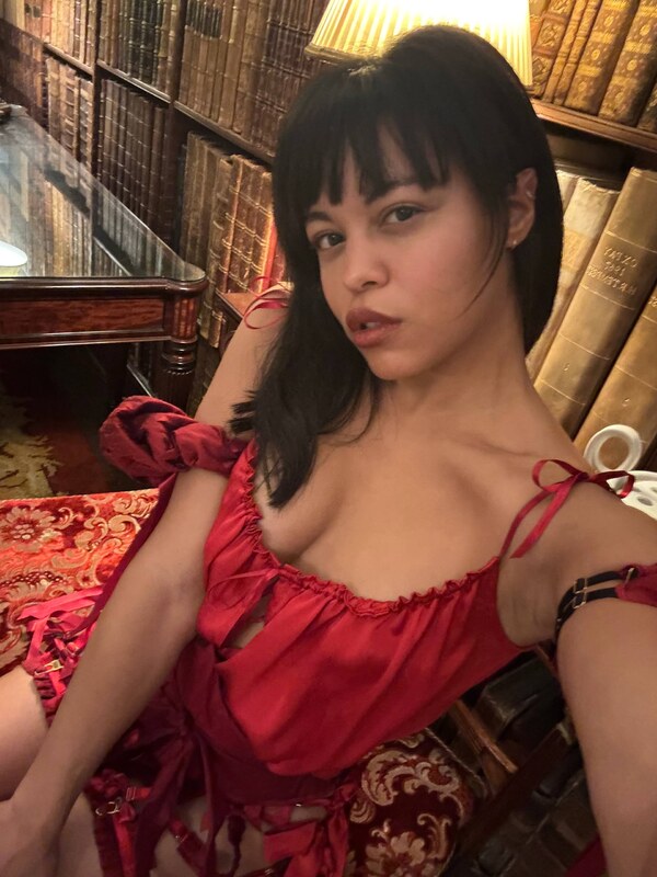 Marie Sauvage nude photo 11