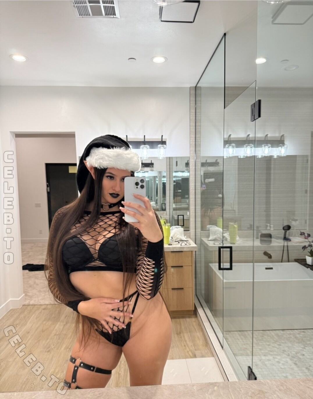 Marie Temara nude photo 8