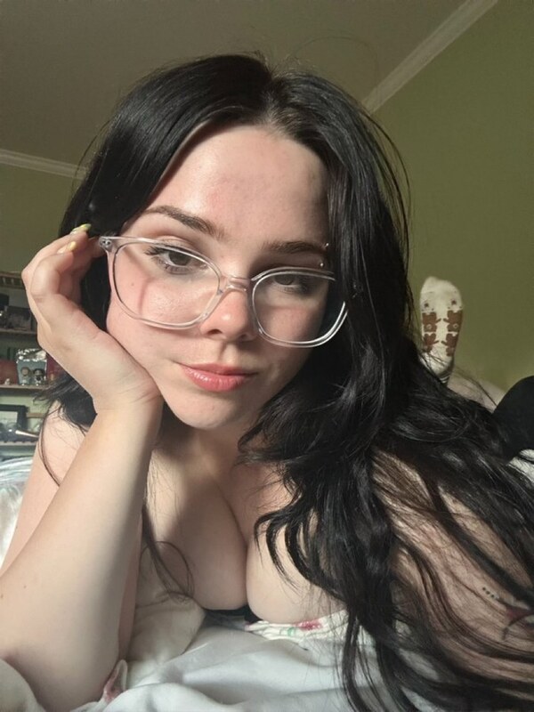 Marie nude photo 3
