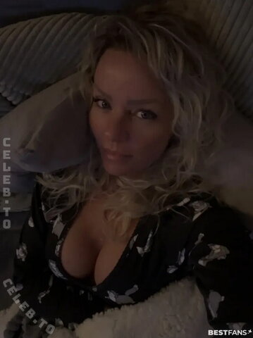 Marie84 nude photo 10