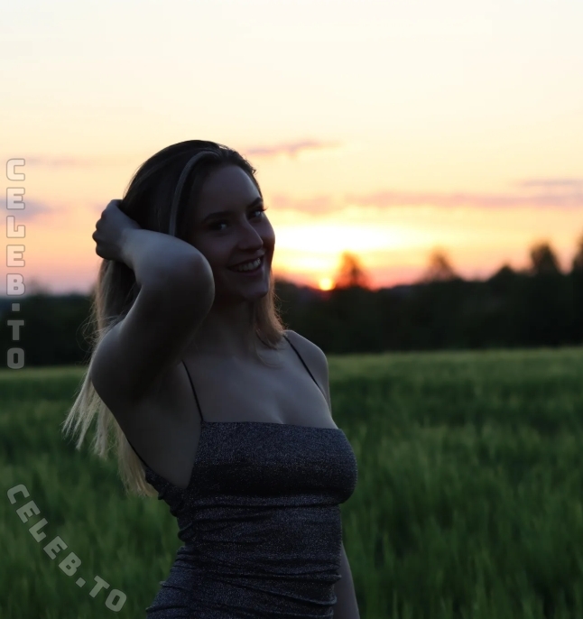Mariella Mischke nude photo 3