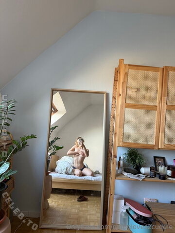marieloves2cuddle nude photo 17