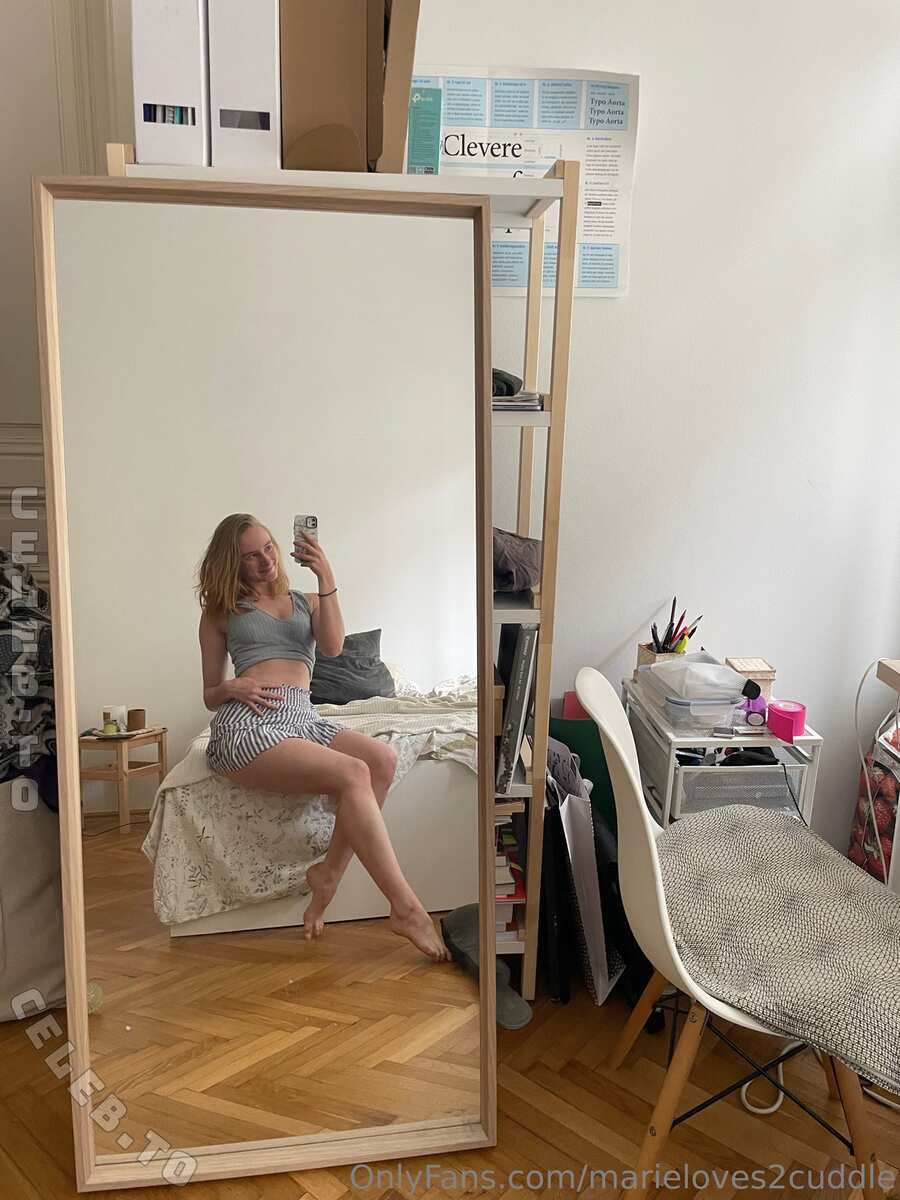marieloves2cuddle nude photo 5