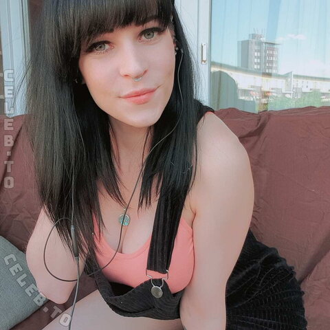 MarieSaint nude photo 18
