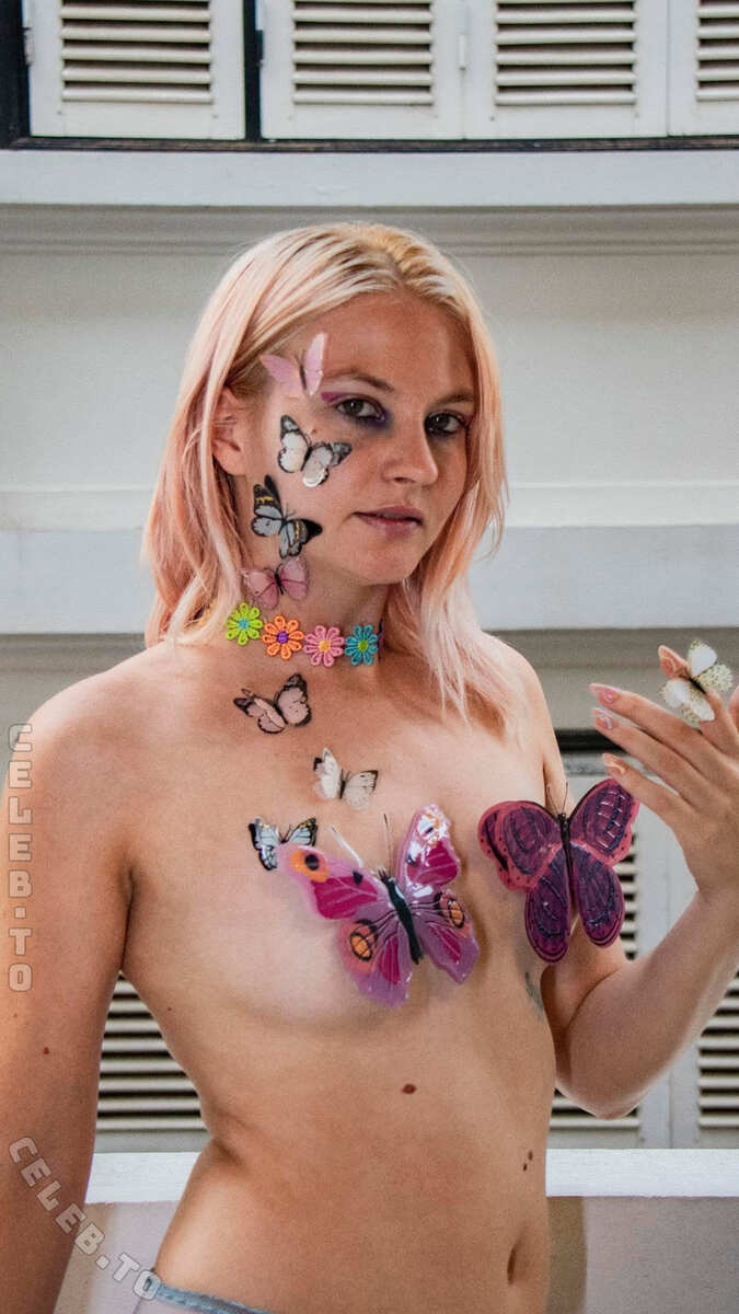 Mariia Well nude photo 5