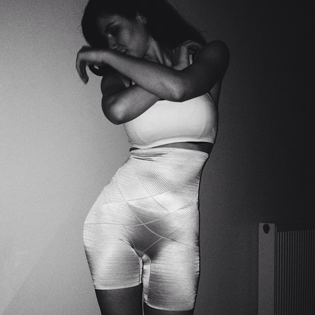 Marina Diamandis nude photo 16