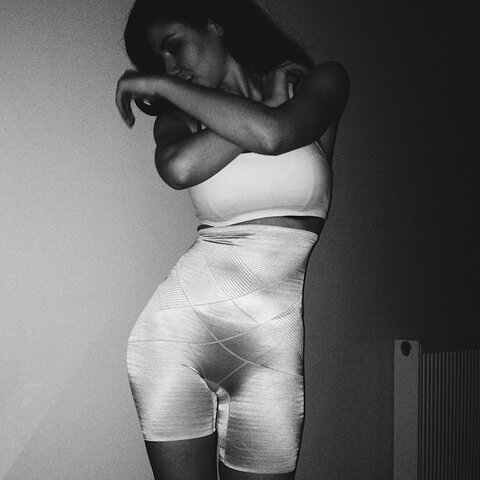 Marina Diamandis nude photo 13