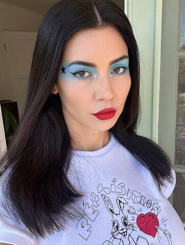 Marina Diamandis nude photo 9