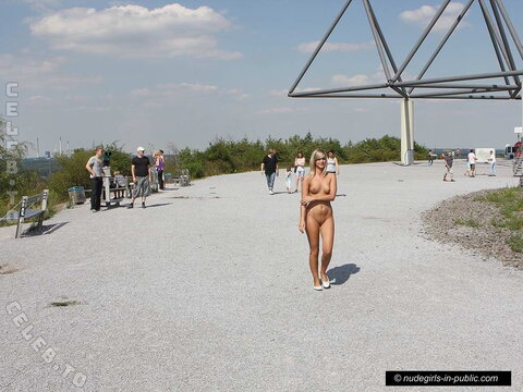 Marinka nude photo 35