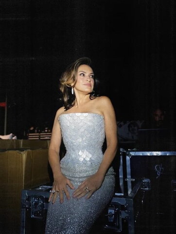 Mariska Hargitay nude photo 8