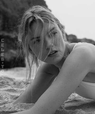Martha Hunt nude photo 24
