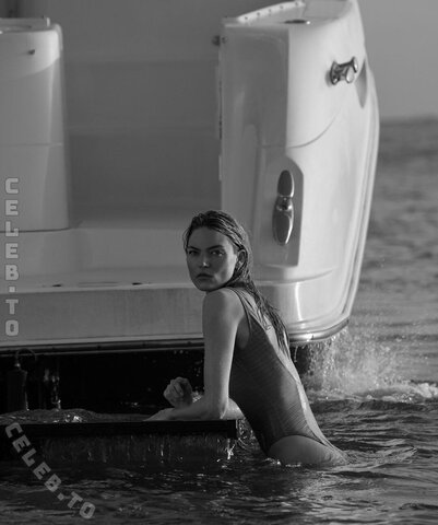 Martha Hunt nude photo 23