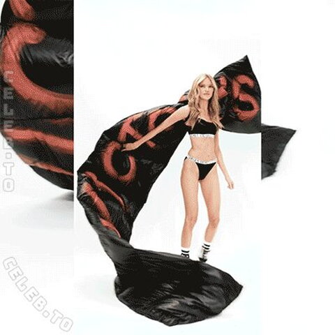 Martha Hunt nude photo 58