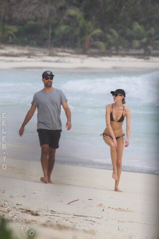 Martha Hunt nude photo 77