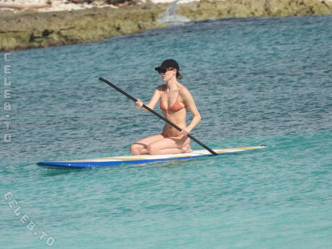 Martha Hunt nude photo 106