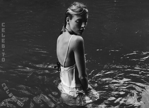 Martha Hunt nude photo 124