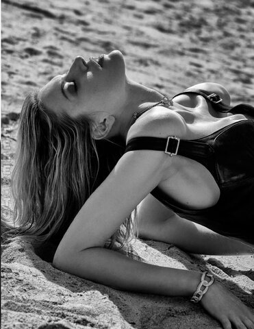 Martha Hunt nude photo 141