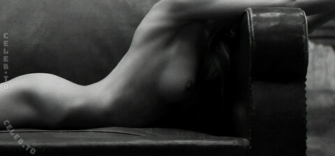 Martha Hunt nude photo 180