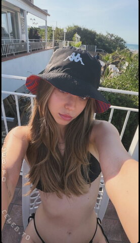 Martina dell photo 2