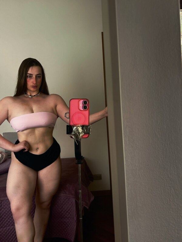 Martina Vigano nude photo 17