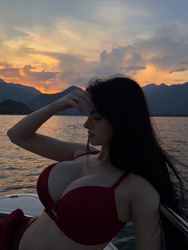 Martina Vismara nude photo 6