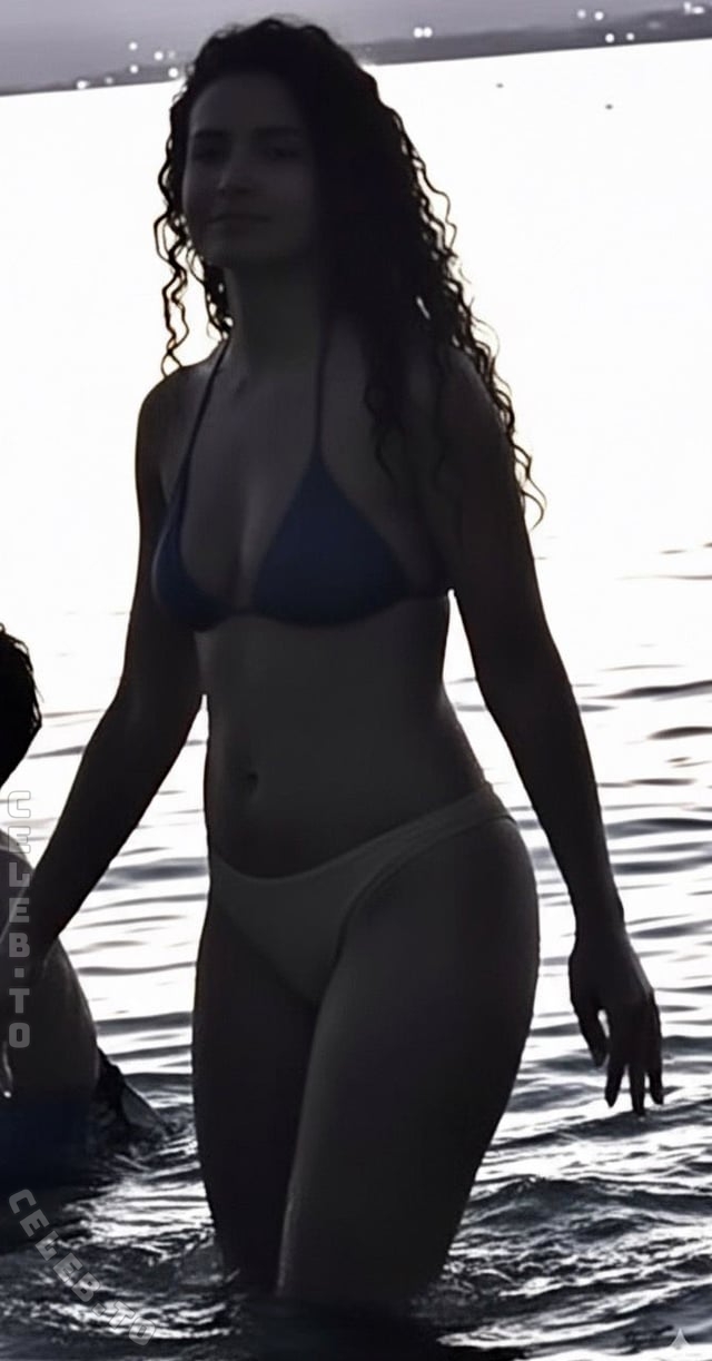 Marwa Eldessouky nude photo 2