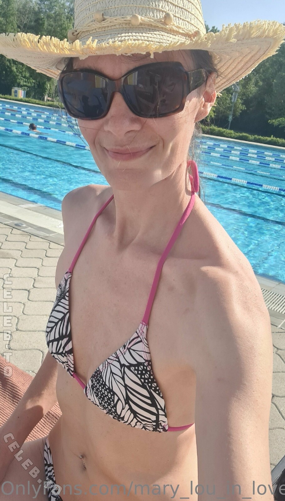 Mary Lou nude photo 2