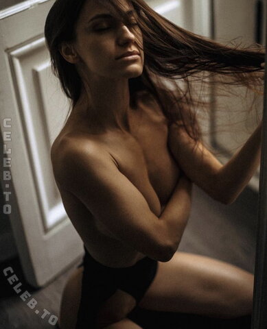 Mary Shum nude photo 22