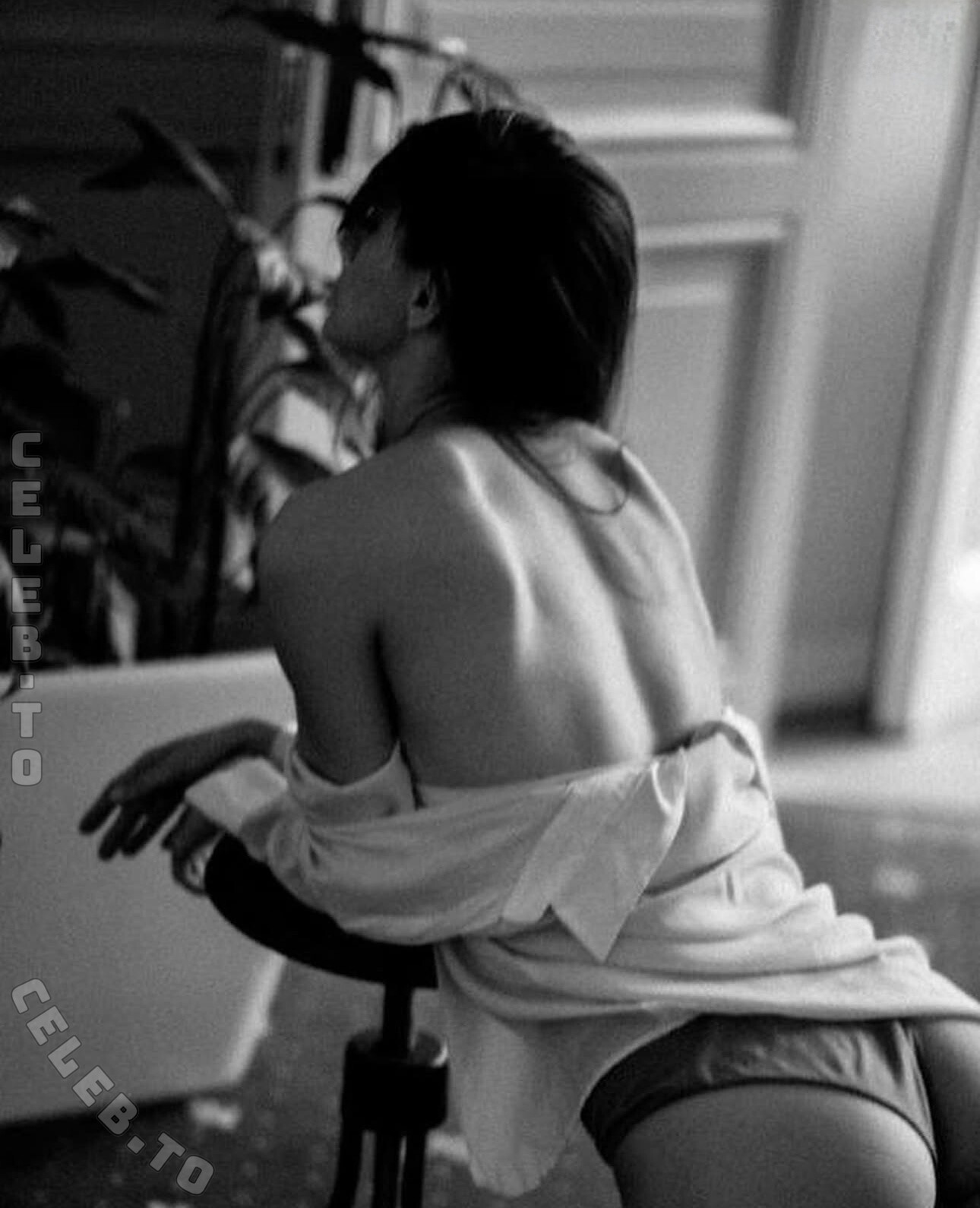Mary Shum nude photo 8
