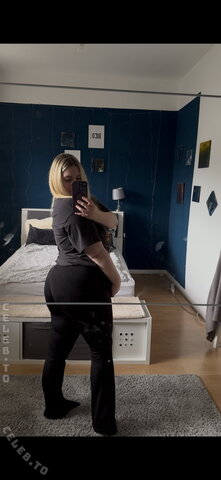 Mascha Mangold nude photo 32