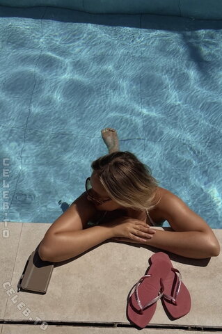Mashabk nude photo 2
