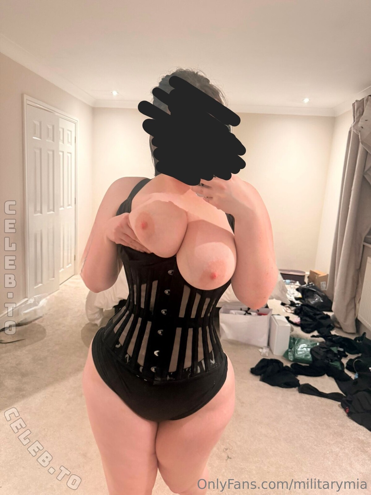 Masked Mia nude photo 5