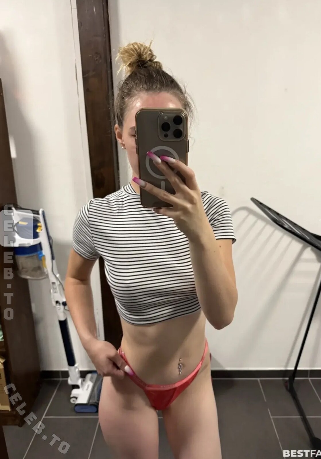 Mausistern nude photo 2