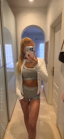 Mavie Noelle nude photo 15