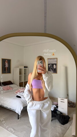 Mavie Noelle nude photo 9
