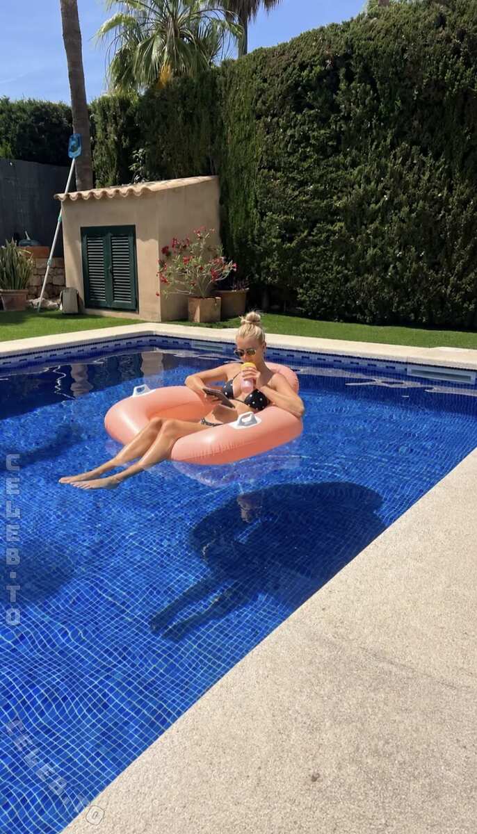 Mavie Noelle nude photo 1