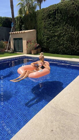 Mavie Noelle – The whole picture in the pool 👙