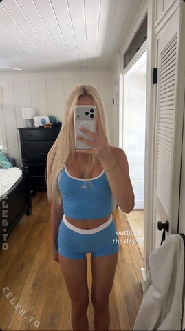 Mavie Noelle Hot (2 photos)