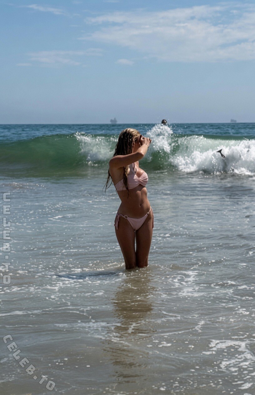 Mavie Noelle nude photo 1