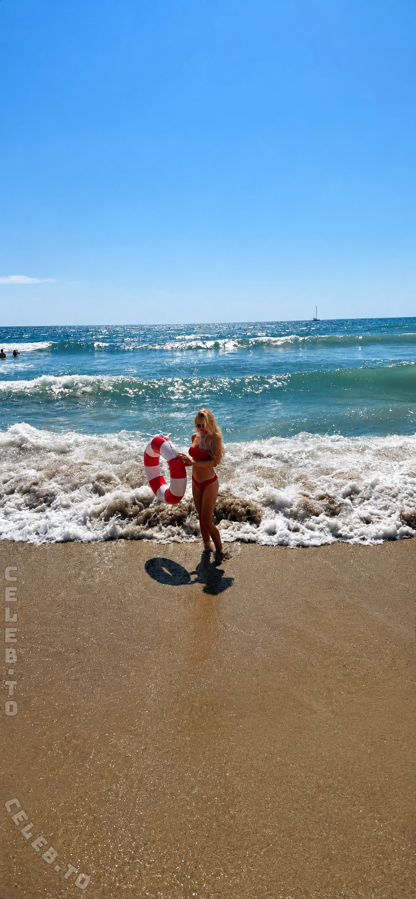 Mavie Noelle nude photo 3