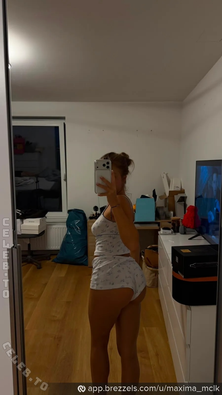 maxima_mclk nude photo 3