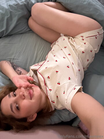 Maxinegh_ nude photo 1