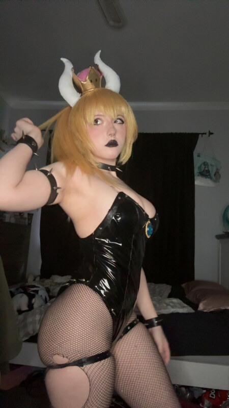 Maya nude photo 5
