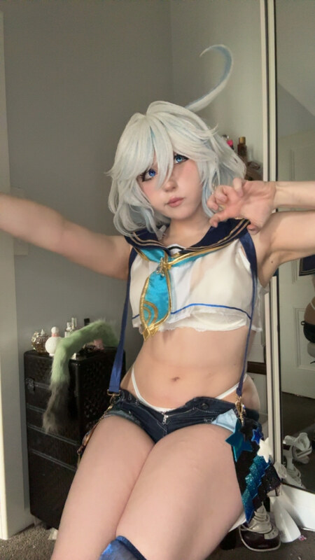 Maya nude photo 5