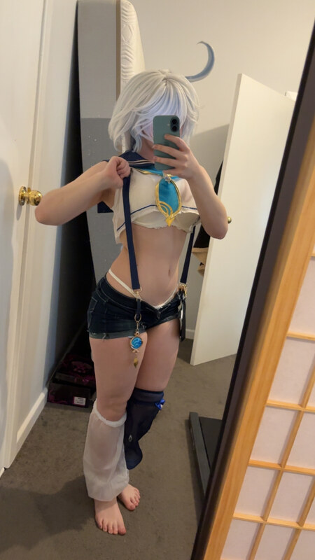 Maya nude photo 9