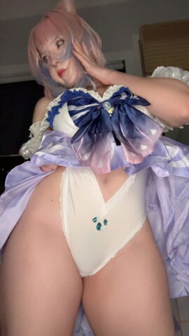 Maya nude photo 9